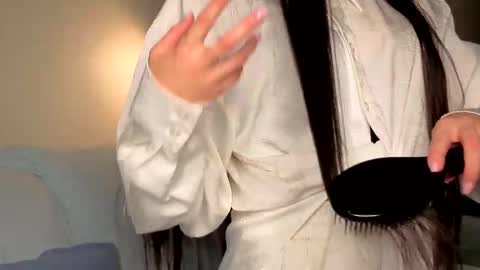 Lily online show from 09.13.25