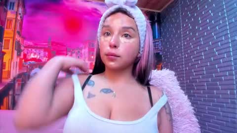 Snapshot of small__naughty chatting on 10.21.25 Mariana Torres online show from 10.21.25