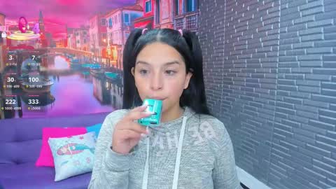 Snapshot of small__naughty chatting on 12.18.25 Mariana Torres online show from 12.18.25