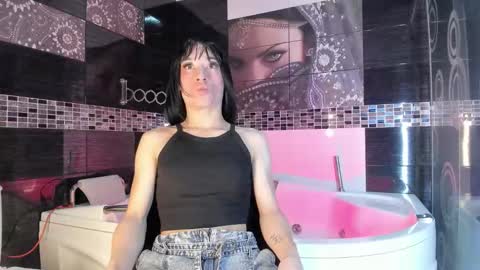 Small Hot19 online show from 10.05.25