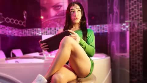 Small Hot19 online show from 02.17.26