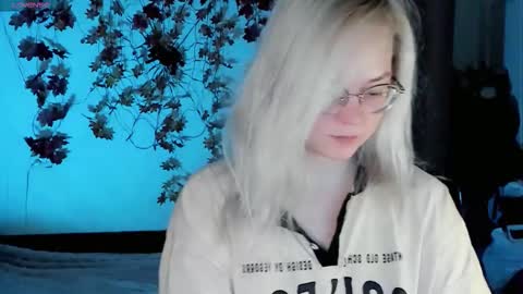 Snapshot of smallimpmeili chatting on 11.01.25 smallimpmeili online show from 11.01.25