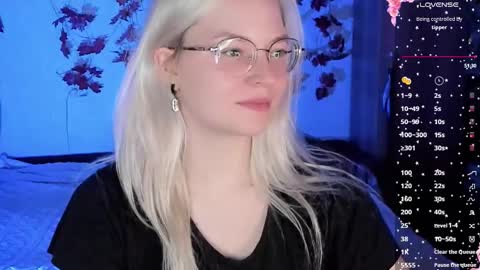 Snapshot of smallimpmeili chatting on 11.16.25 smallimpmeili online show from 11.16.25