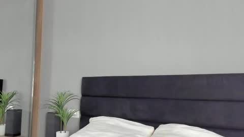 Bella online show from 10.25.25