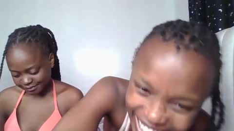 Snapshot of smiley_luv1 chatting on 12.16.25 smiley luv1 online show from 12.16.25