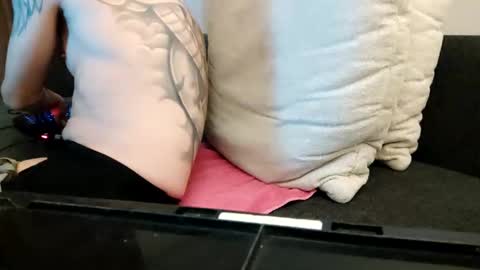 Snapshot of smokeandwatching chatting on 12.19.24 Smokeandwatching online show from 12.19.24