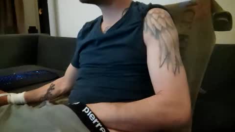 Snapshot of smokeandwatching chatting on 03.10.25 Smokeandwatching online show from 03.10.25