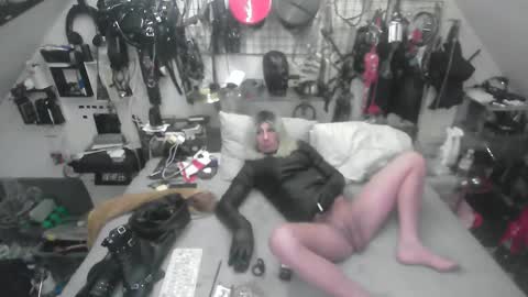 smokeslut365 online show from 12.19.25