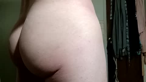 Snapshot of smokewagon22 chatting on 10.30.25 smokewagon22 online show from 10.30.25