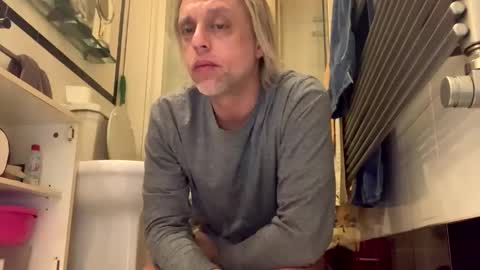 Snapshot of smokingtime chatting on 12.21.25 Smokingtime online show from 12.21.25