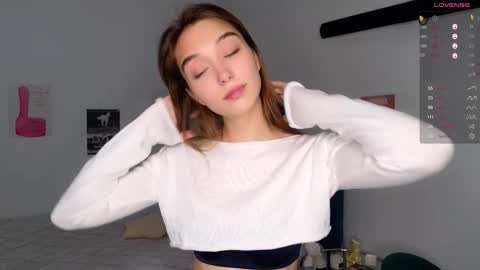 Snapshot of smoothnesss chatting on 09.27.25 Eva online show from 09.27.25