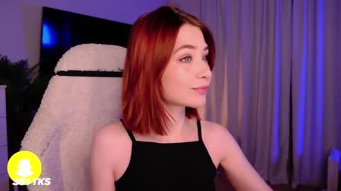 Snapshot of smthwrong chatting on 10.27.25 smthwrong online show from 10.27.25