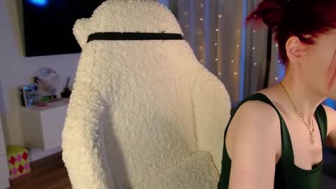 Snapshot of smthwrong chatting on 02.25.26 smthwrong online show from 02.25.26