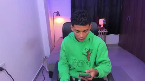 Snapshot of snak_master1 chatting on 11.18.25 snak_master1 online show from 11.18.25