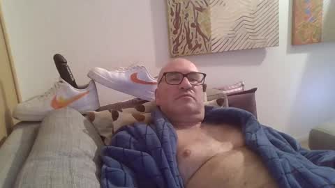 Snapshot of sneakerboy18 chatting on 01.16.25 sneakerboy18 online show from 01.16.25