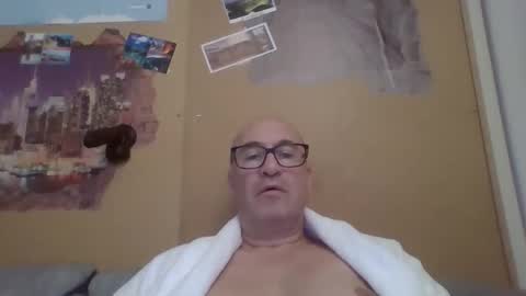 Snapshot of sneakerboy18 chatting on 11.16.25 sneakerboy18 online show from 11.16.25