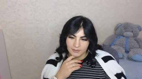 Snapshot of snickertail chatting on 10.03.25 Olivia online show from 10.03.25