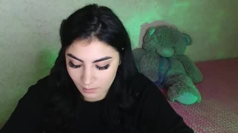 Snapshot of snickertail chatting on 10.09.25 Olivia online show from 10.09.25