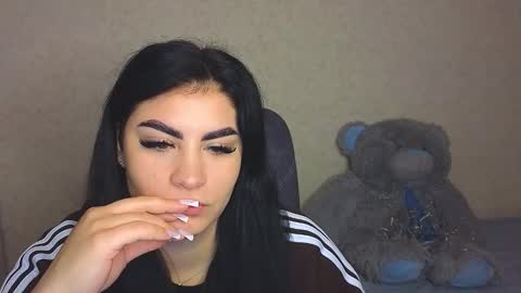 Snapshot of snickertail chatting on 11.16.25 Olivia online show from 11.16.25