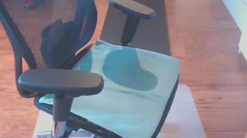 Snapshot of snooze85 chatting on 01.12.25 Cbt-Slave online show from 01.12.25