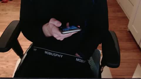 Snapshot of snooze85 chatting on 12.21.25 Cbt-Slave online show from 12.21.25