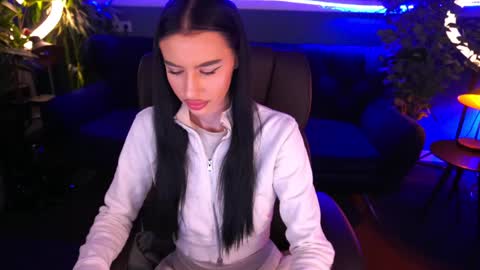 snow_whiteeex online show from 01.28.25