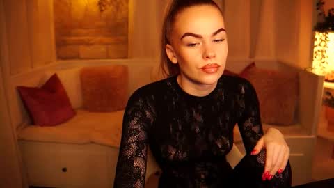 Snapshot of snowbarbieee chatting on 02.21.25 Hanna online show from 02.21.25