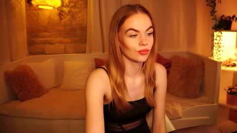 Snapshot of snowbarbieee chatting on 03.10.25 Hanna online show from 03.10.25