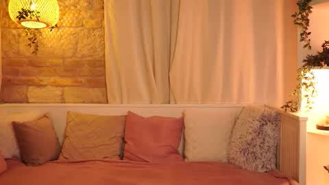 Snapshot of snowbarbieee chatting on 11.04.25 Hanna online show from 11.04.25