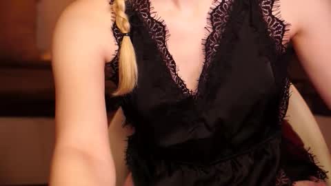 Snapshot of snowbarbieee chatting on 11.12.25 Hanna online show from 11.12.25