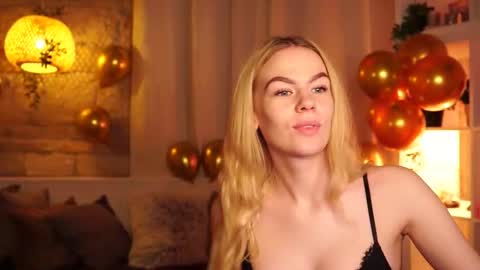 Snapshot of snowbarbieee chatting on 11.25.25 Hanna online show from 11.25.25