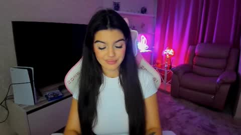 Snapshot of snowingwinter chatting on 09.11.25 snowingwinter online show from 09.11.25