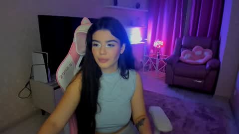 Snapshot of snowingwinter chatting on 09.30.25 snowingwinter online show from 09.30.25