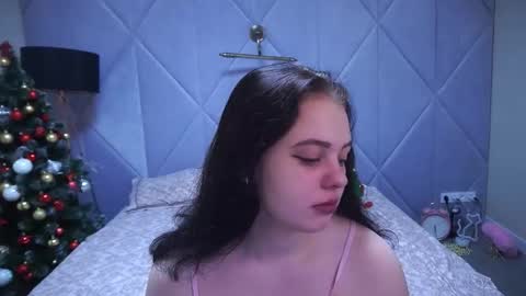 snowwhite_bella online show from 12.21.25