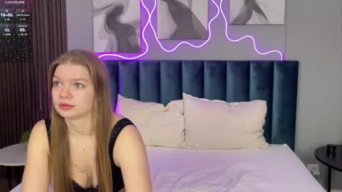 Snapshot of snusy chatting on 09.26.25 Astrit online show from 09.26.25