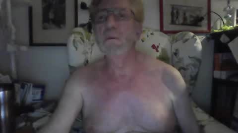 Snapshot of so_erotic_sub chatting on 10.30.25 ImYourBitch online show from 10.30.25