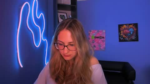 Snapshot of so_hot_rosalie chatting on 04.08.26 so_hot_rosalie online show from 04.08.26