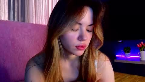 Snapshot of sofa__bloom chatting on 11.21.25 Sofia online show from 11.21.25