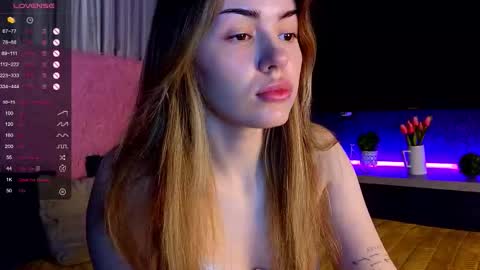 Snapshot of sofa__bloom chatting on 11.27.25 Sofia online show from 11.27.25