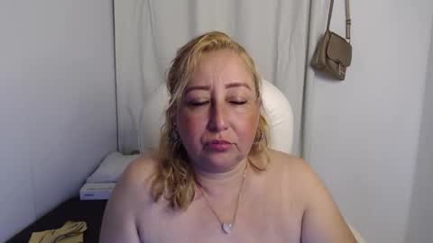 soffi_hott online show from 10.04.25