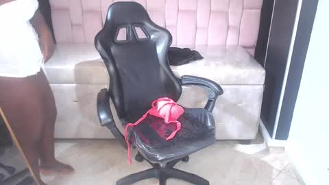 Snapshot of soffia_b chatting on 09.23.25 soffia_b online show from 09.23.25