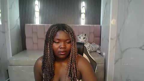 Snapshot of soffia_b chatting on 10.11.25 soffia_b online show from 10.11.25