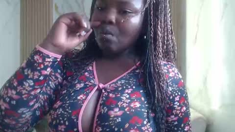 Snapshot of soffia_b chatting on 10.28.25 soffia_b online show from 10.28.25