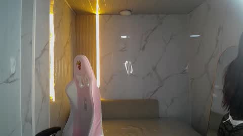 Snapshot of soffia_b chatting on 11.05.25 soffia_b online show from 11.05.25