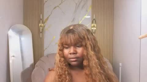 Snapshot of soffia_b chatting on 11.27.25 soffia_b online show from 11.27.25