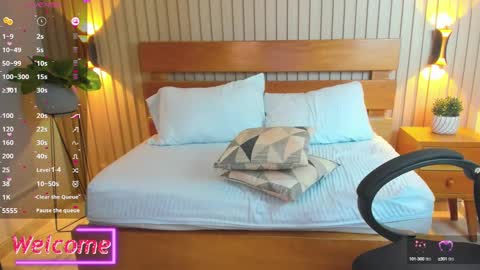 Help me achieve 100 thumbs up  online show from 12.04.24