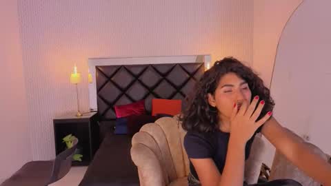 Snapshot of soffiene chatting on 02.28.26 yoki online show from 02.28.26