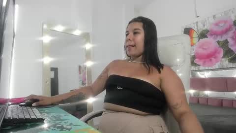 soffii_clarkk online show from 11.22.25