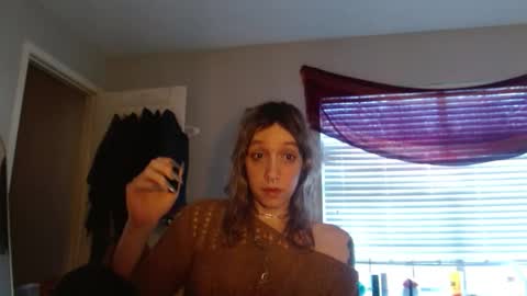 Snapshot of soffpurr chatting on 10.31.25 Lilytea online show from 10.31.25