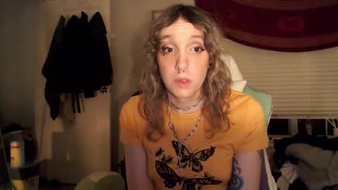 Snapshot of soffpurr chatting on 11.14.25 Lilytea online show from 11.14.25